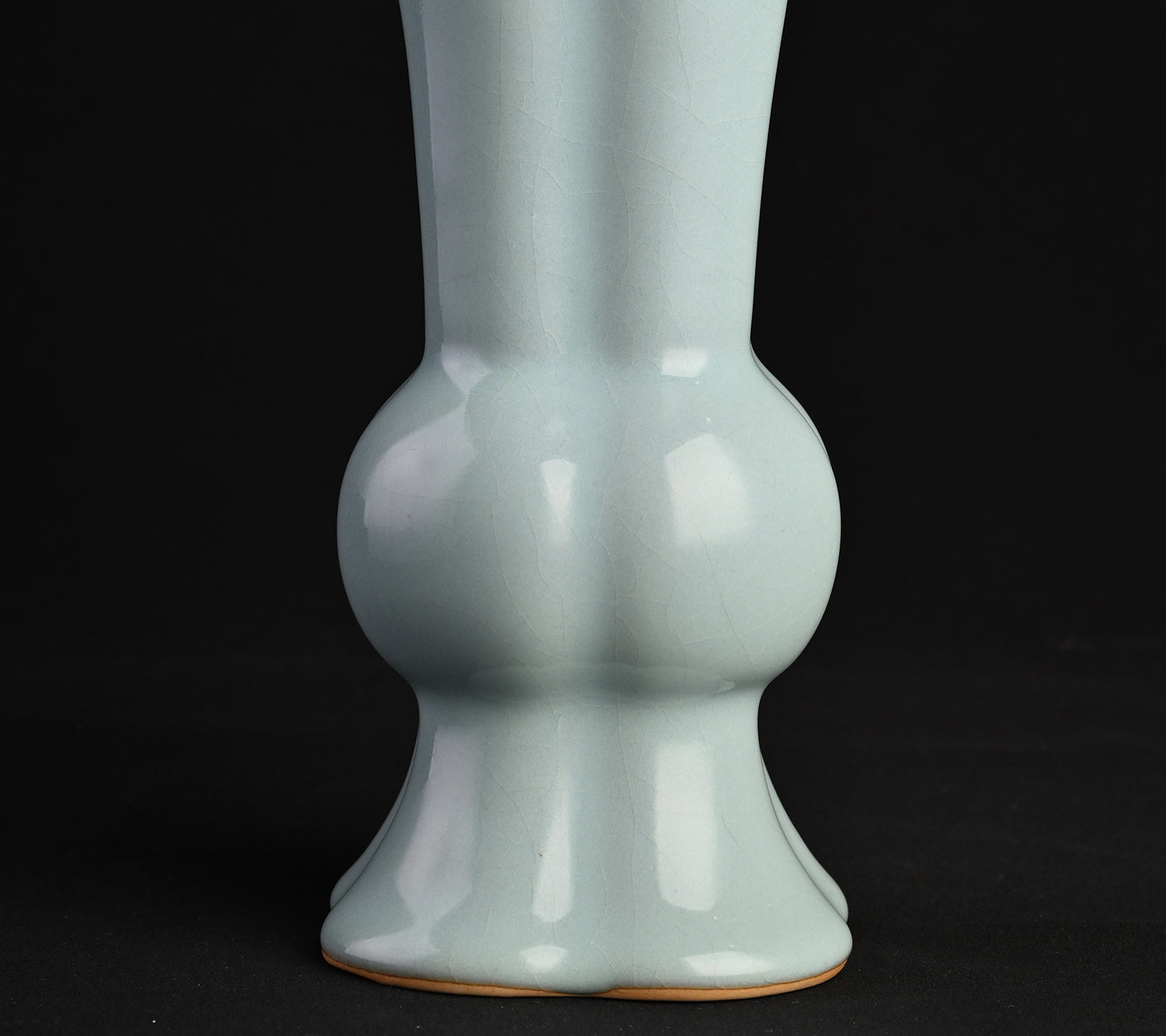 Natural Mineral Sky Blue Glaze Huagu Vase
