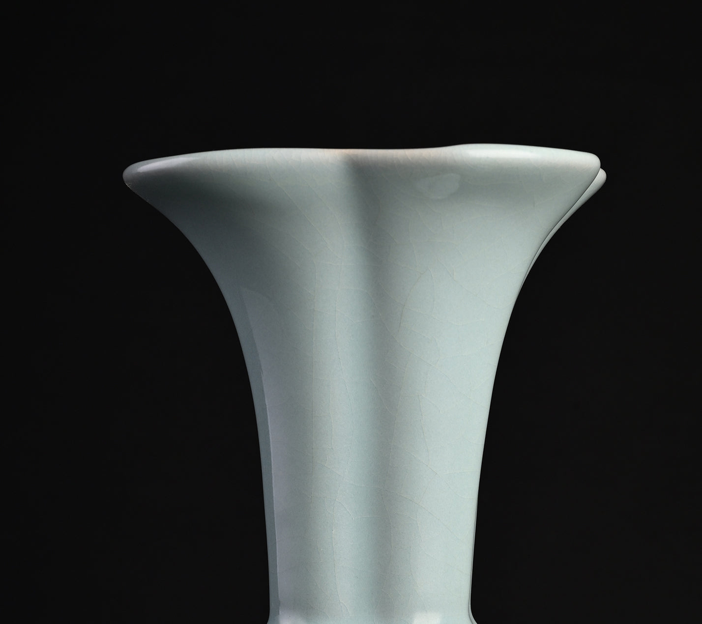 Natural Mineral Sky Blue Glaze Huagu Vase