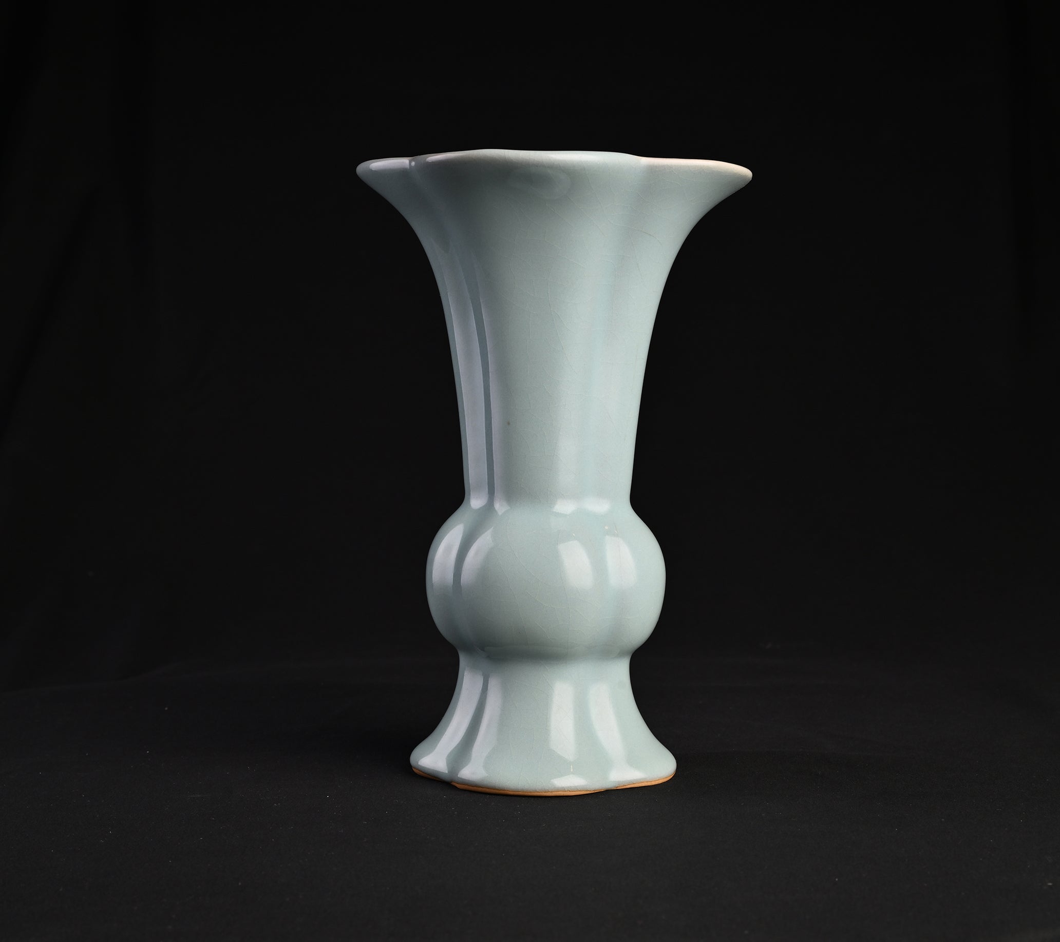 Natural Mineral Sky Blue Glaze Huagu Vase
