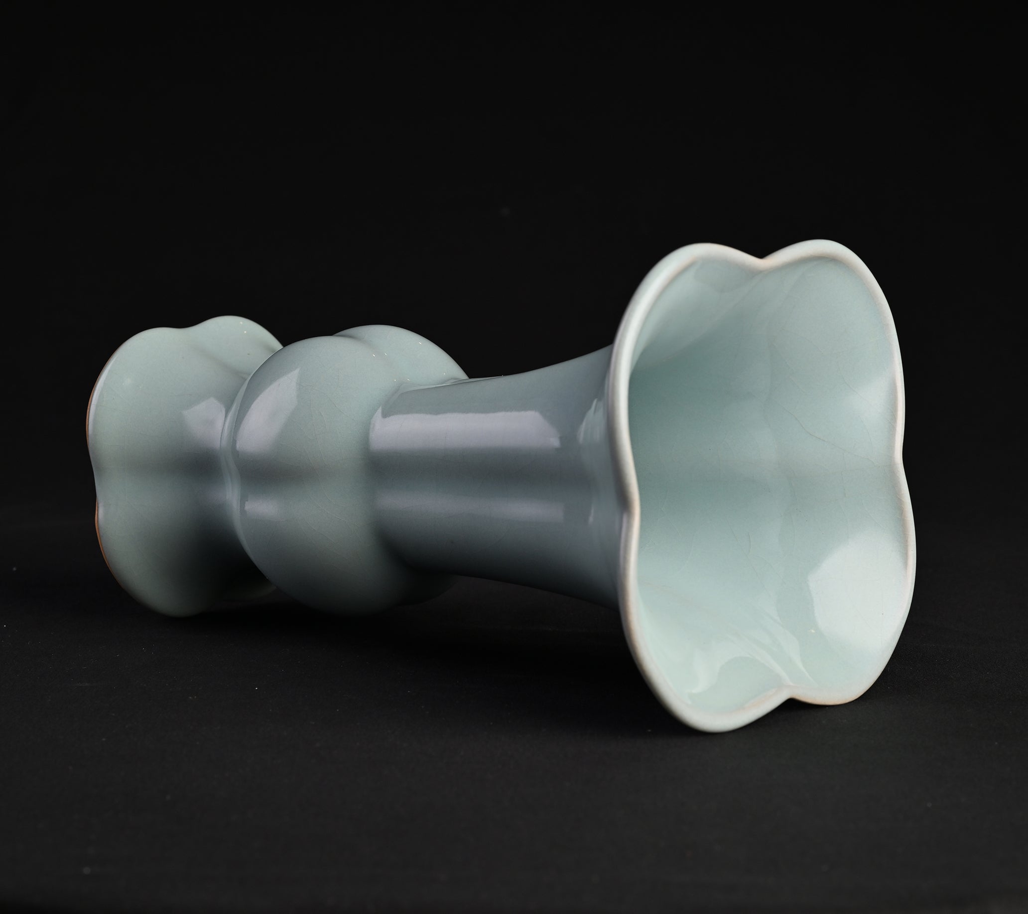Natural Mineral Sky Blue Glaze Huagu Vase