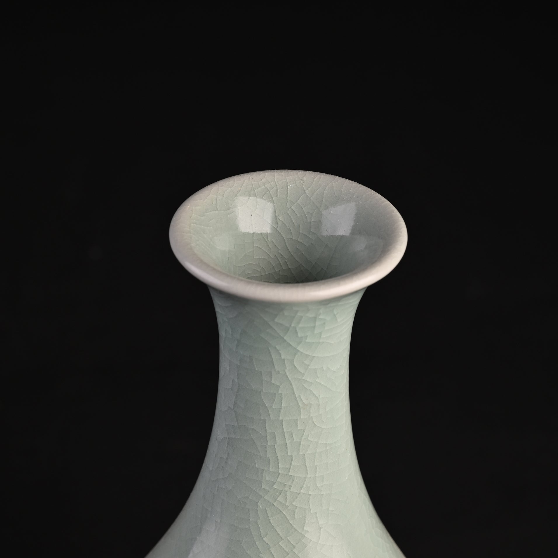 Natural Mineral Verdant Green Glaze Large Yuhuchun Ping Vase
