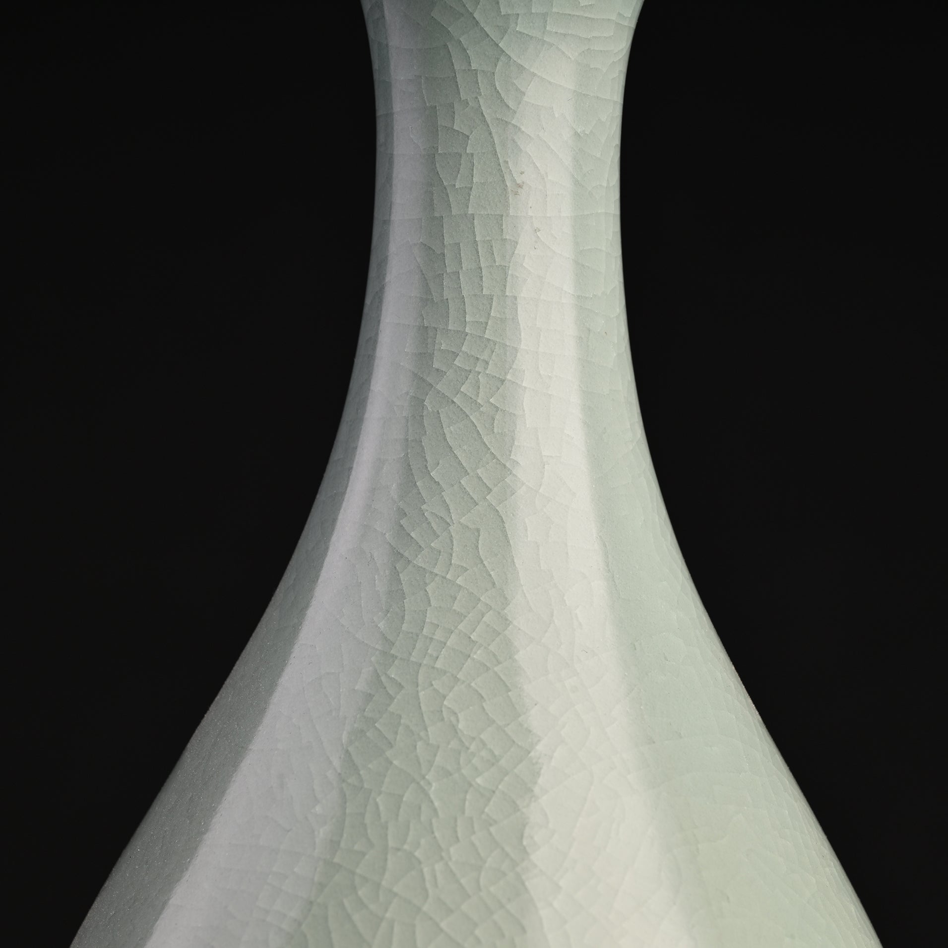 Natural Mineral Verdant Green Glaze Large Yuhuchun Ping Vase