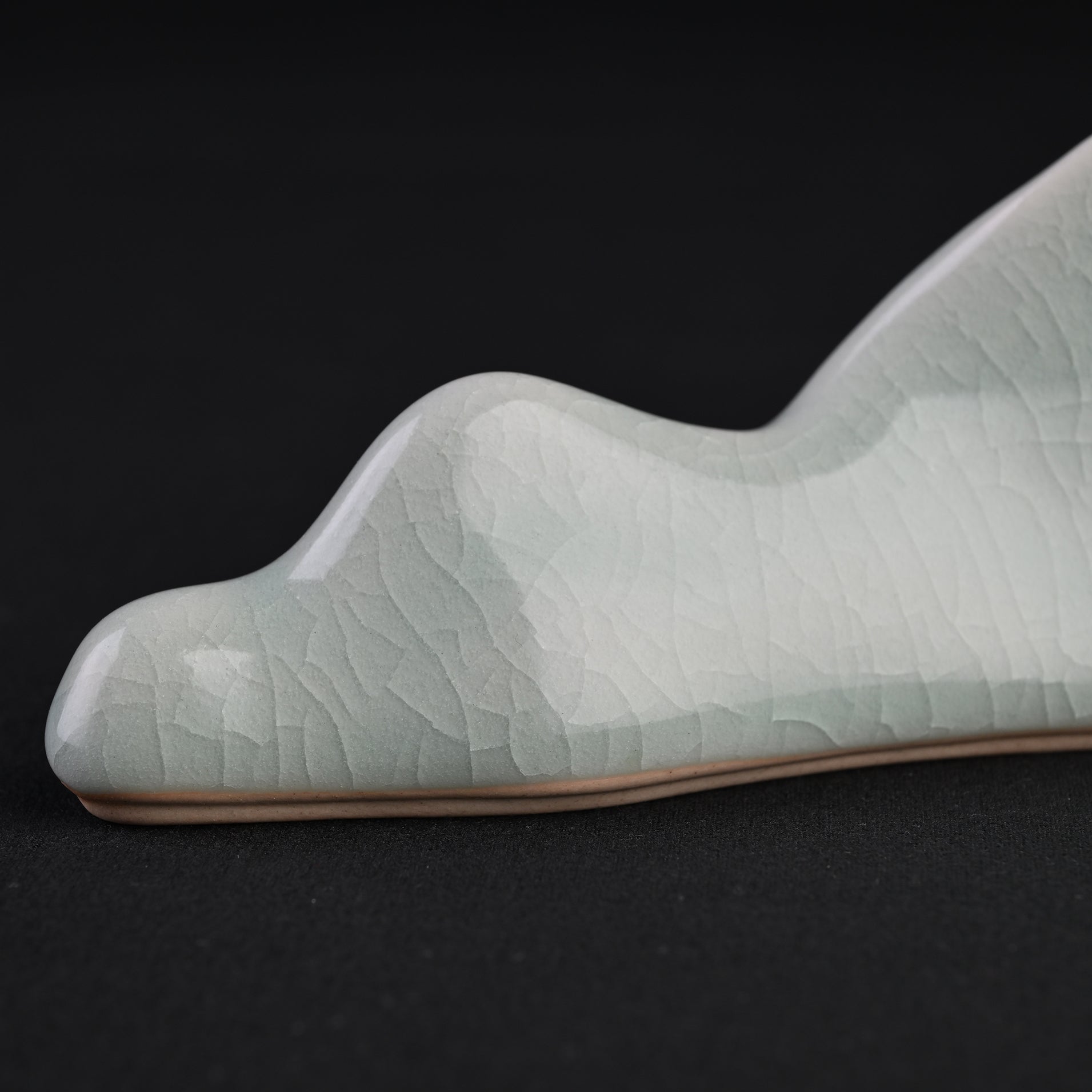 Natural Mineral Verdant Green Glaze Brush Holder (Mountain)