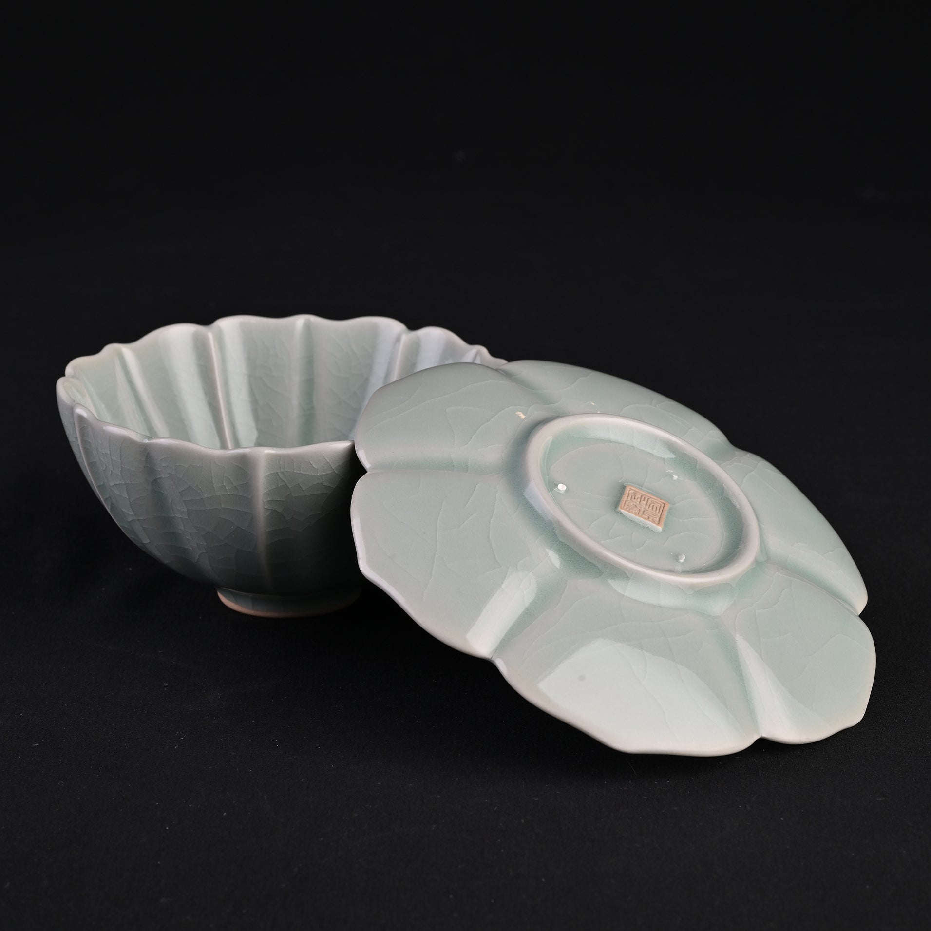 Natural Mineral Verdant Green Glaze Lotus Teacup (6 Petals)