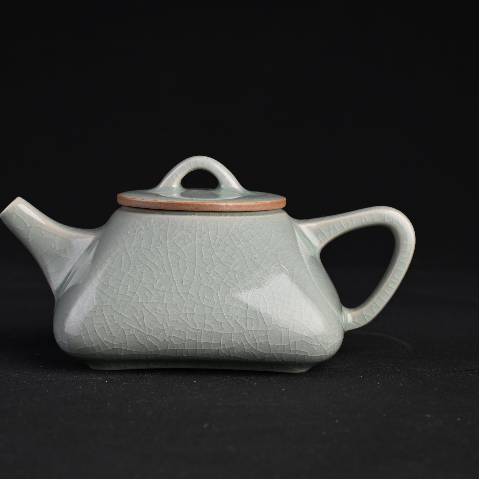 Natural Mineral Verdant Green Glaze Tiandao Teapot