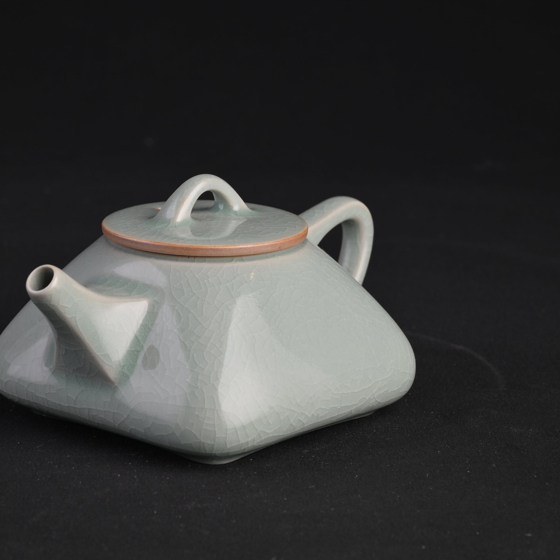 Natural Mineral Verdant Green Glaze Tiandao Teapot