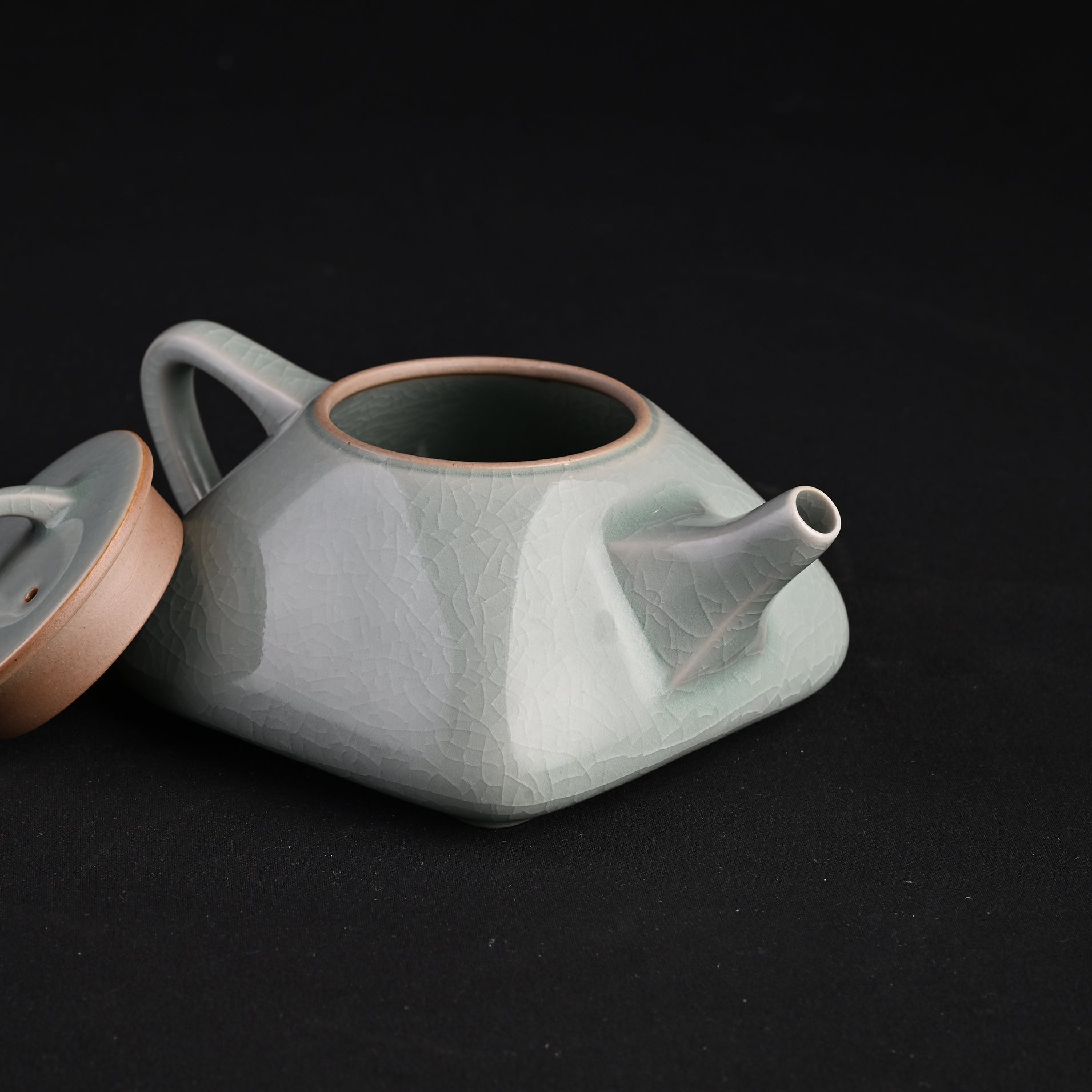 Natural Mineral Verdant Green Glaze Tiandao Teapot