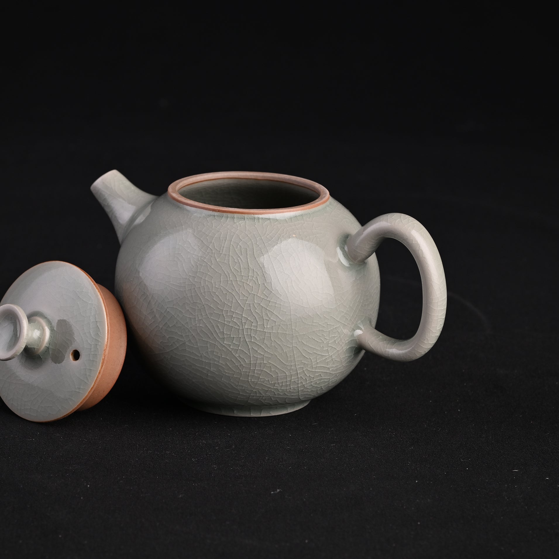 Natural Mineral Verdant Green Glaze Tianyuan Teapot