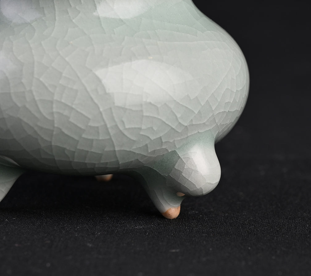 Natural Mineral Verdant Green Glaze Qin Incense Burner