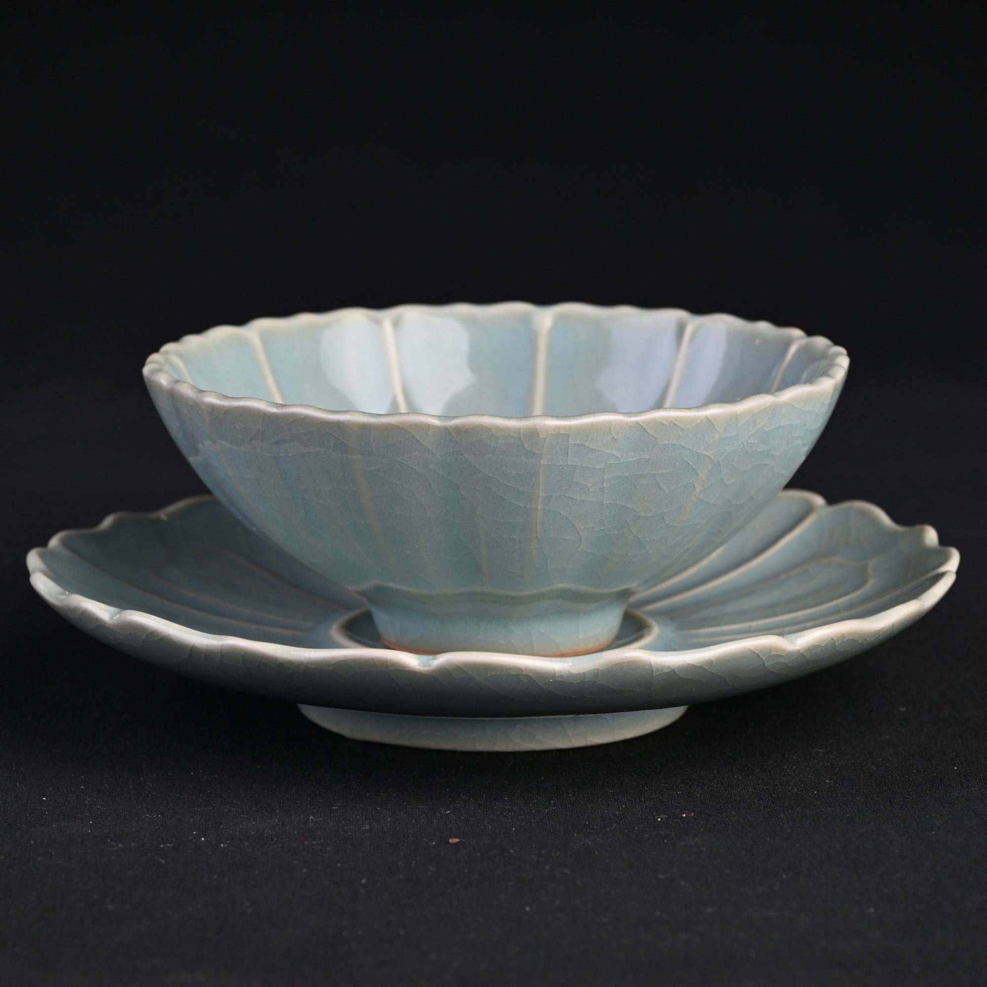 Natural Mineral Sky-Blue Glaze Lotus Tea Bowl (8 Petals)