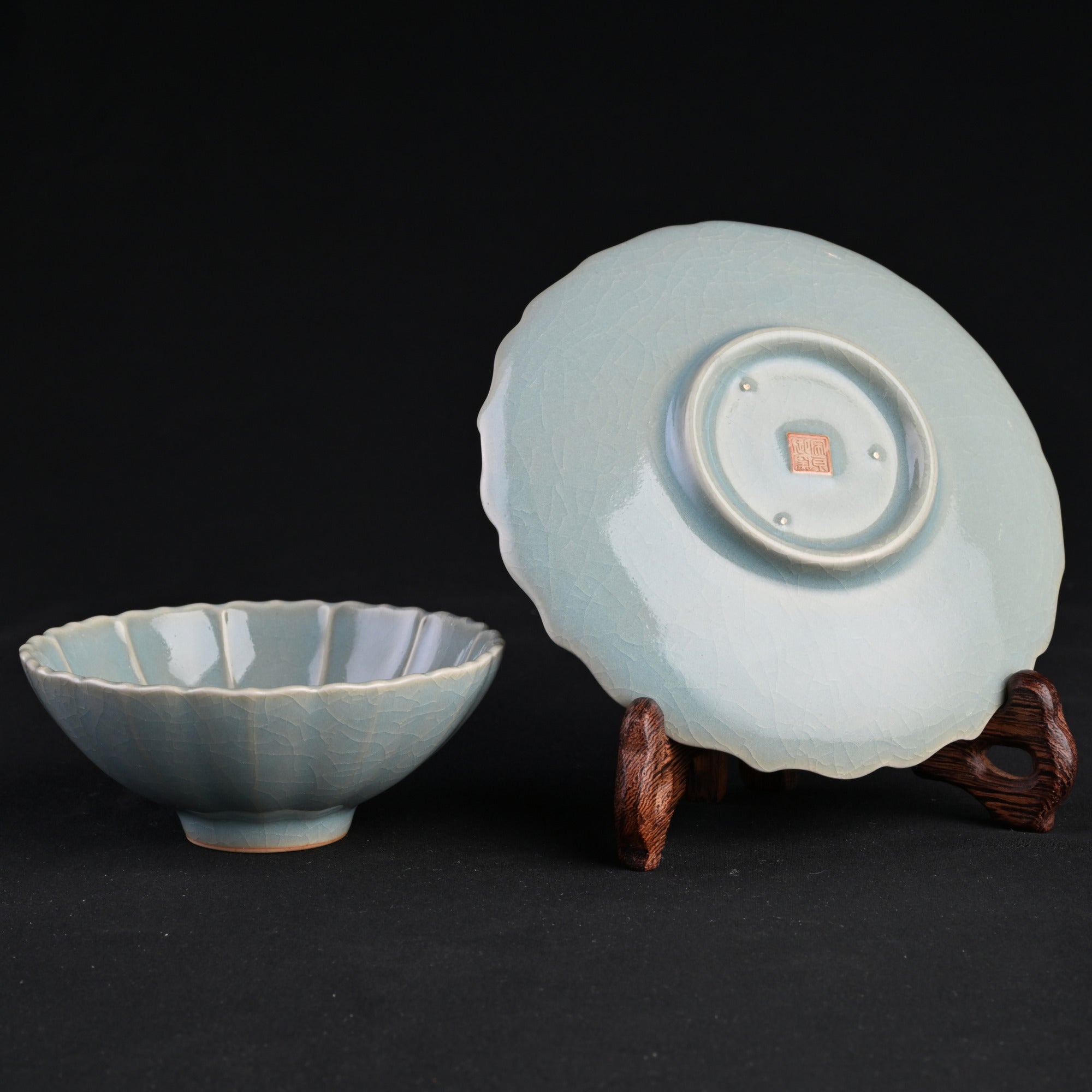 Natural Mineral Sky-Blue Glaze Lotus Tea Bowl (8 Petals)