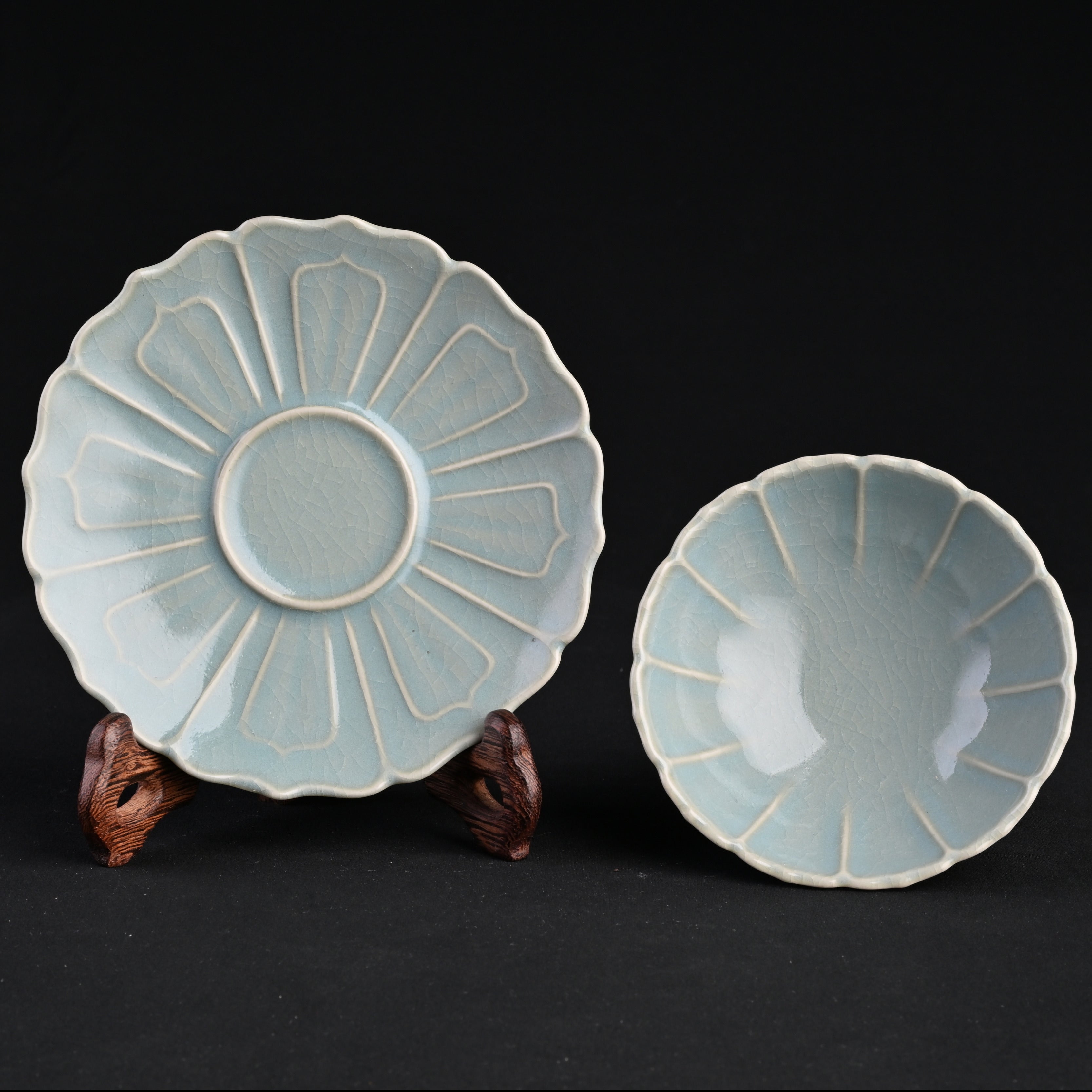 Natural Mineral Sky-Blue Glaze Lotus Tea Bowl (8 Petals)