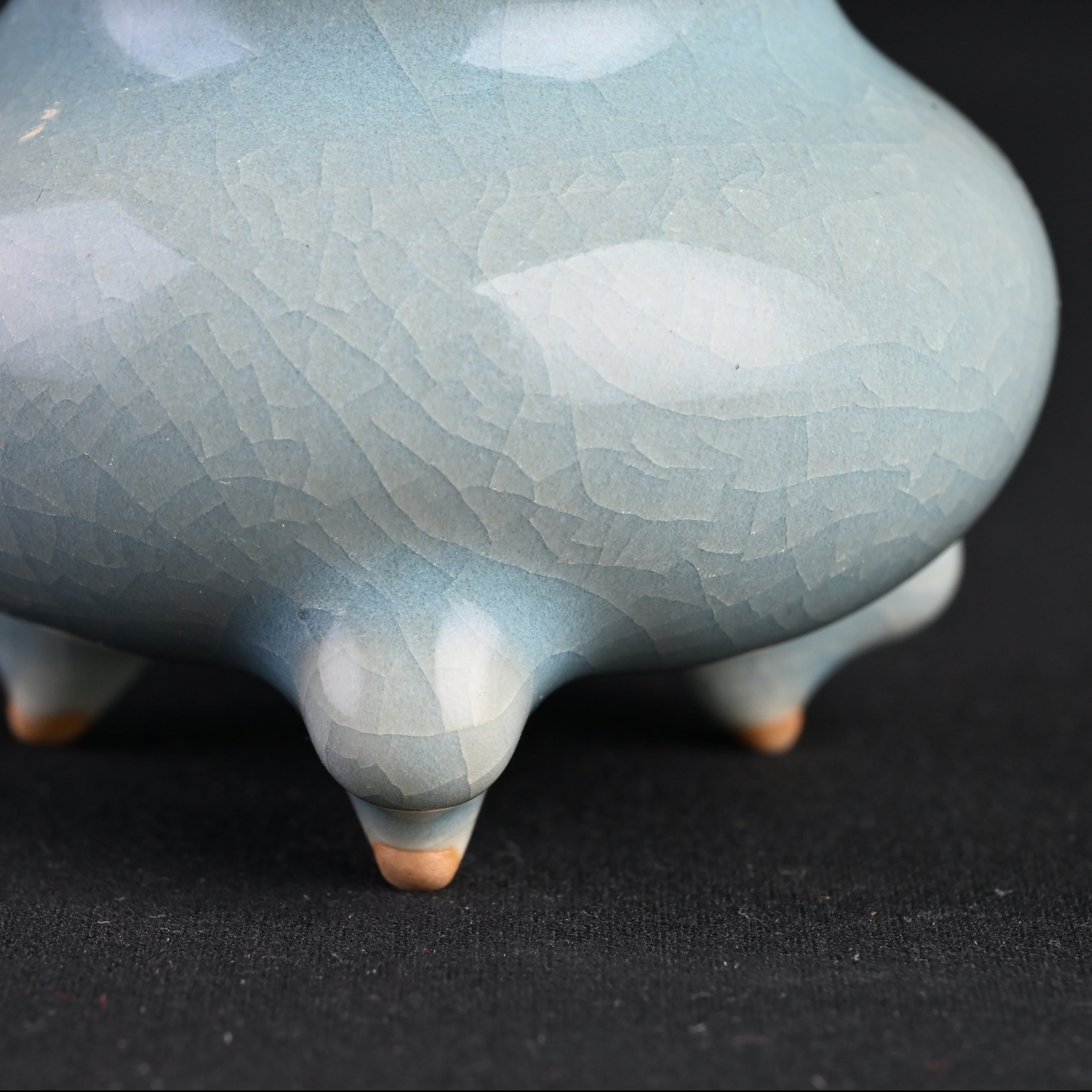 Natural Mineral Sky-Blue Glaze Qin-Style Incense Burner