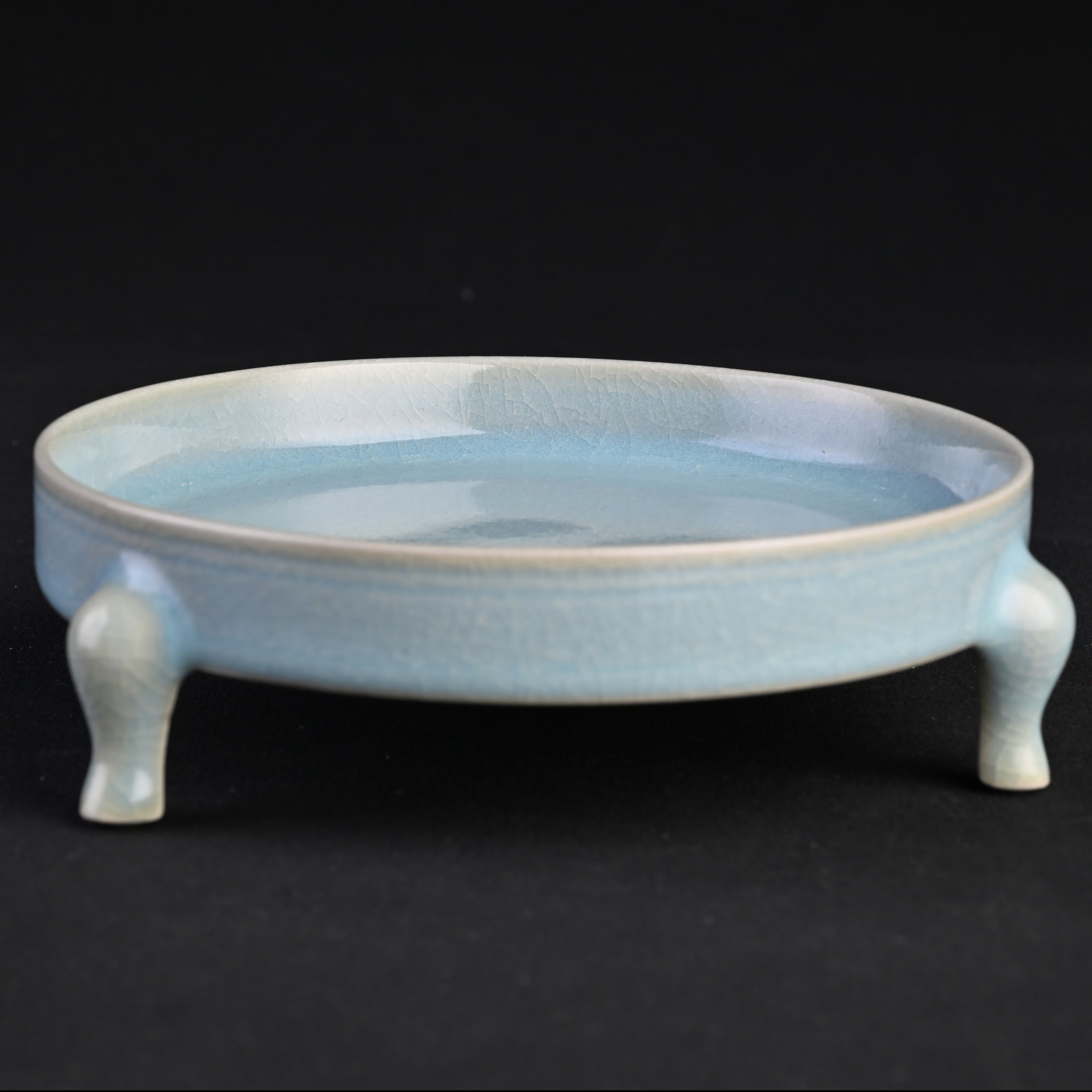 Natural Mineral Sky-Blue Glaze Tripod Basin