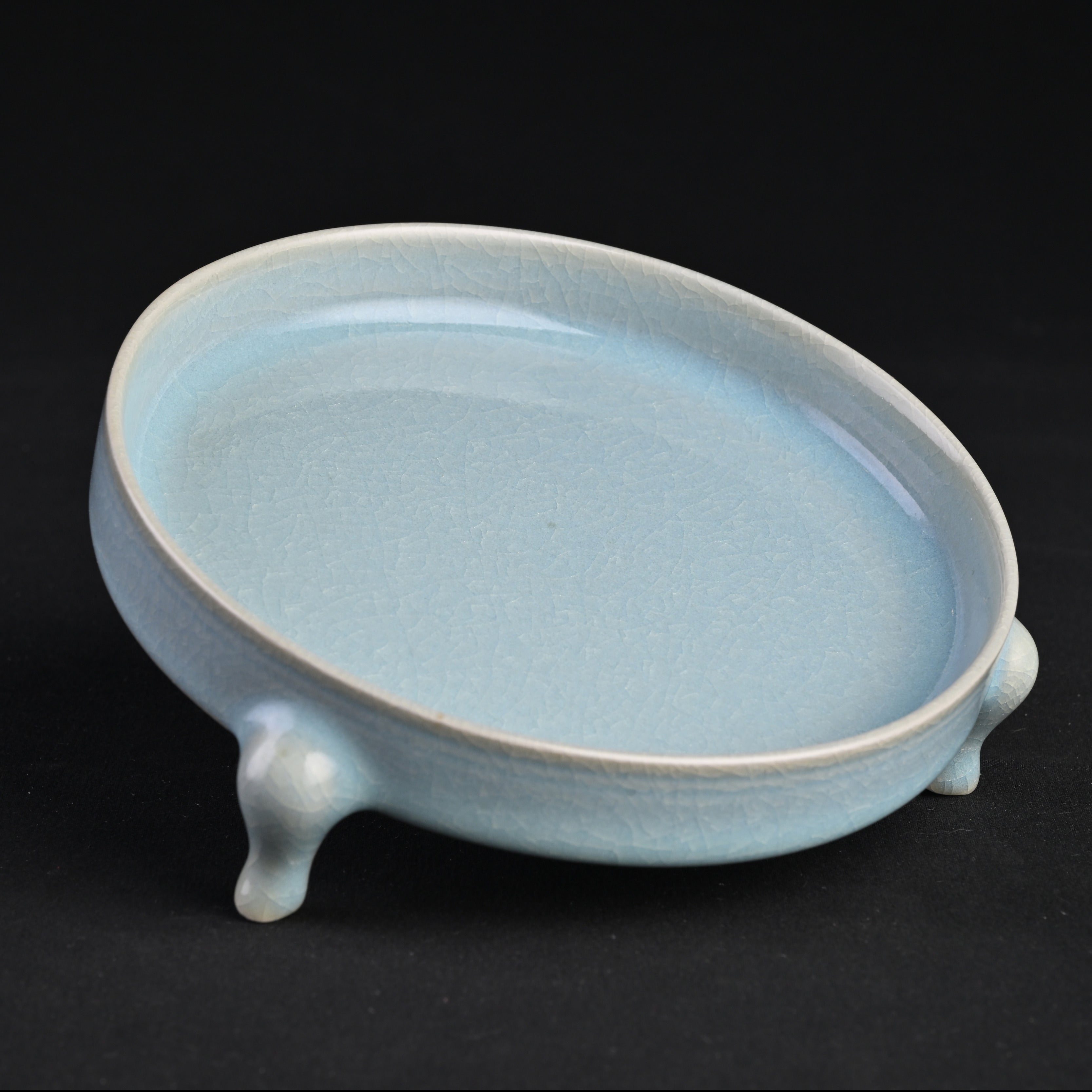 Natural Mineral Sky-Blue Glaze Tripod Basin