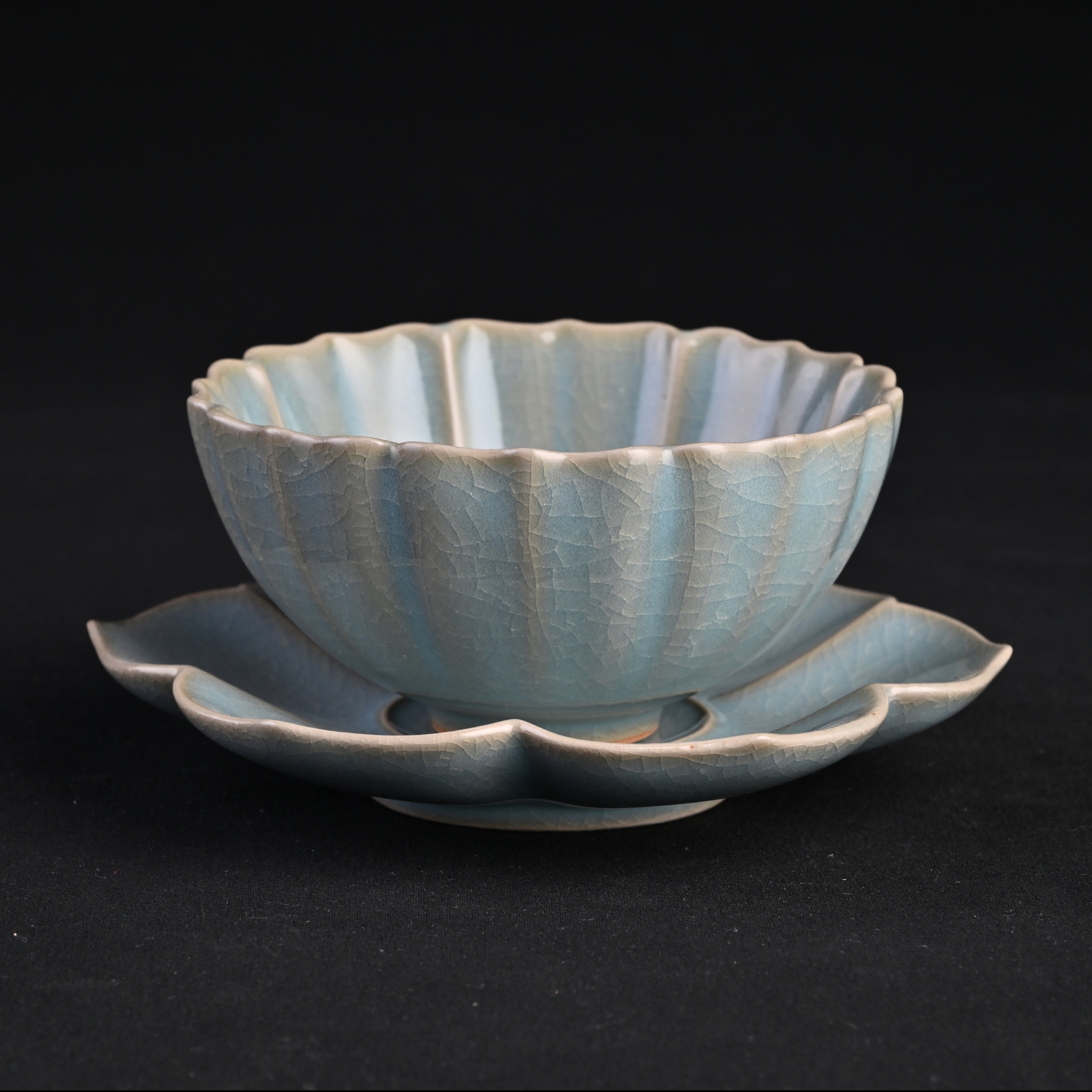 Natural Mineral Sky-Blue Glaze Lotus Tea Bowl (6 Petals)