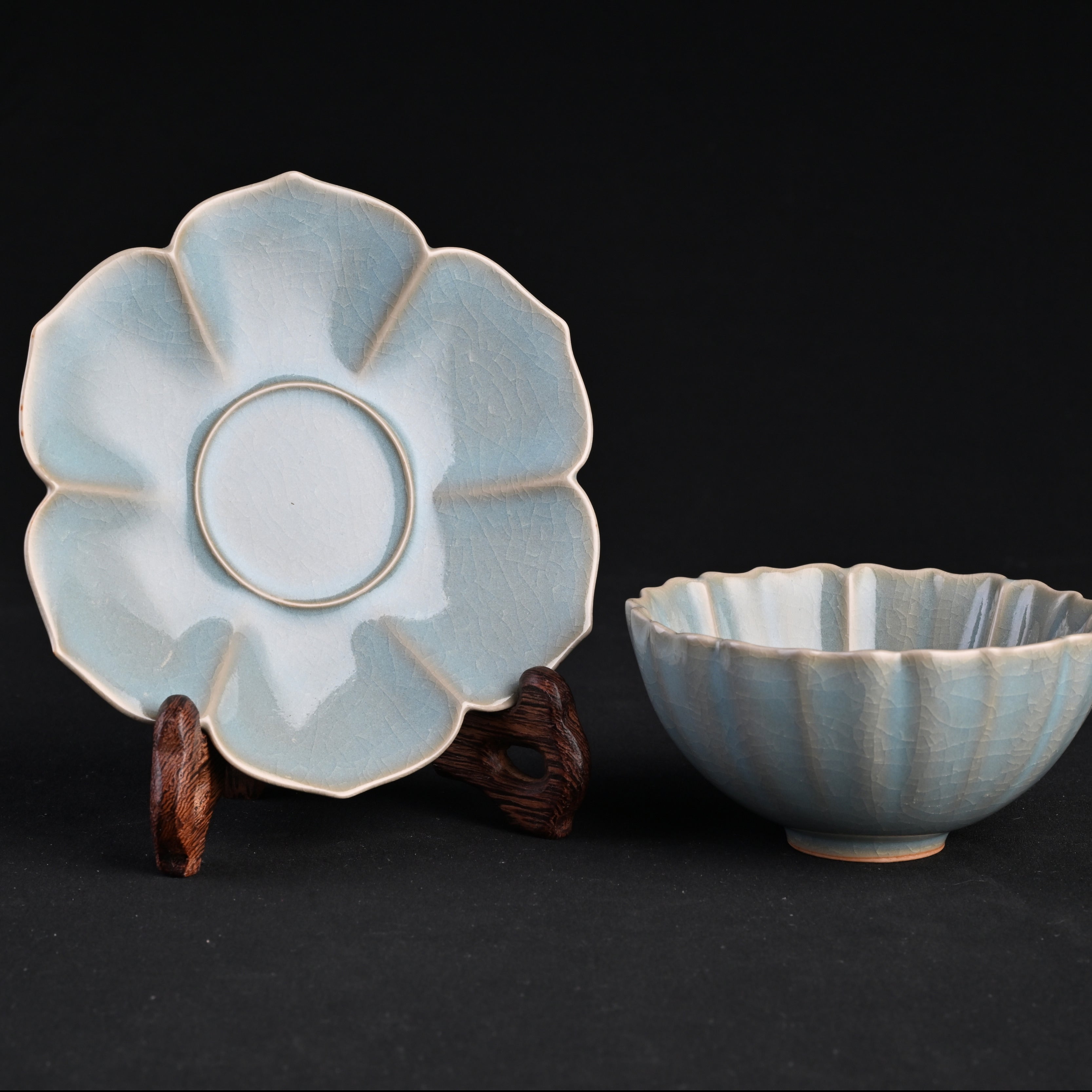 Natural Mineral Sky-Blue Glaze Lotus Tea Bowl (6 Petals)