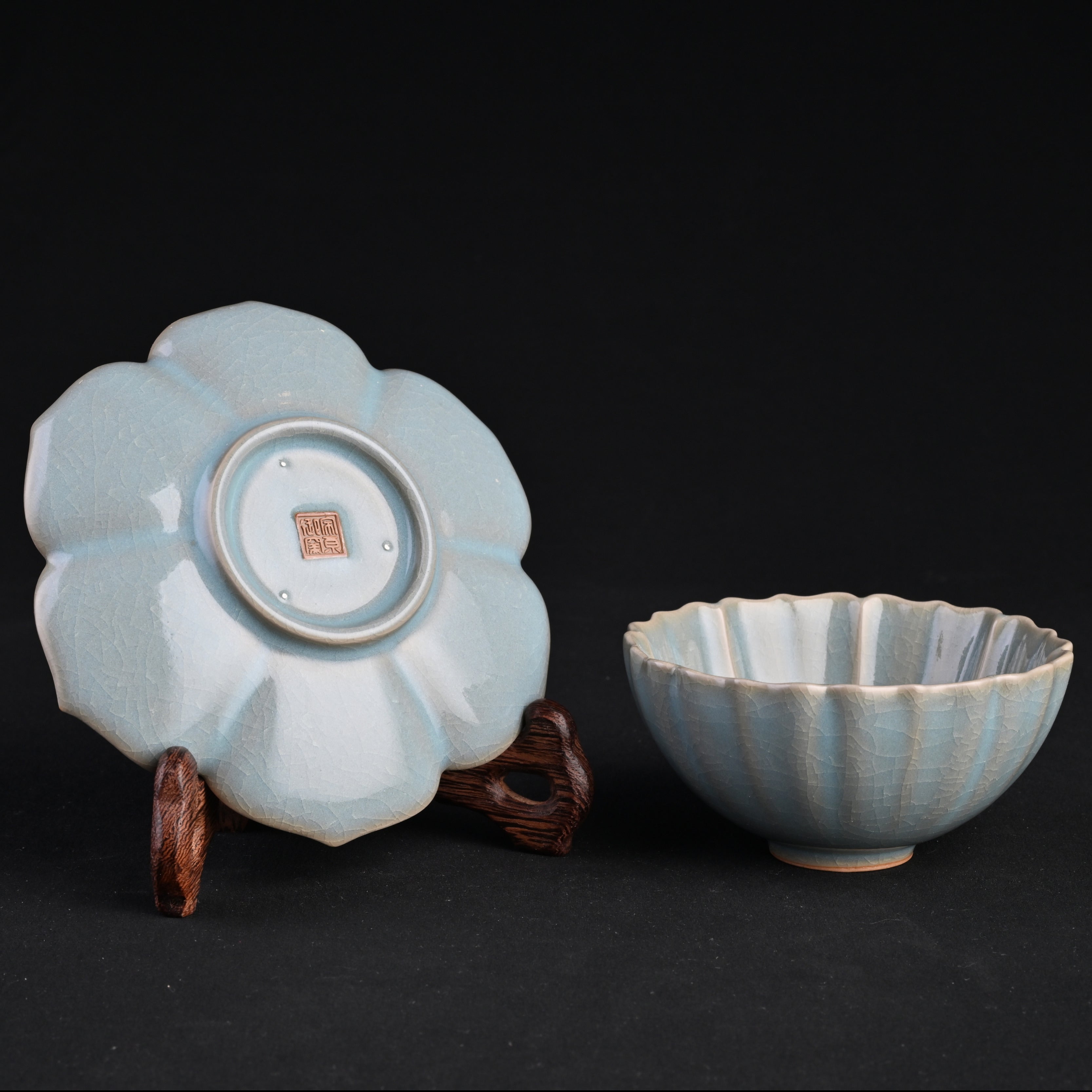 Natural Mineral Sky-Blue Glaze Lotus Tea Bowl (6 Petals)