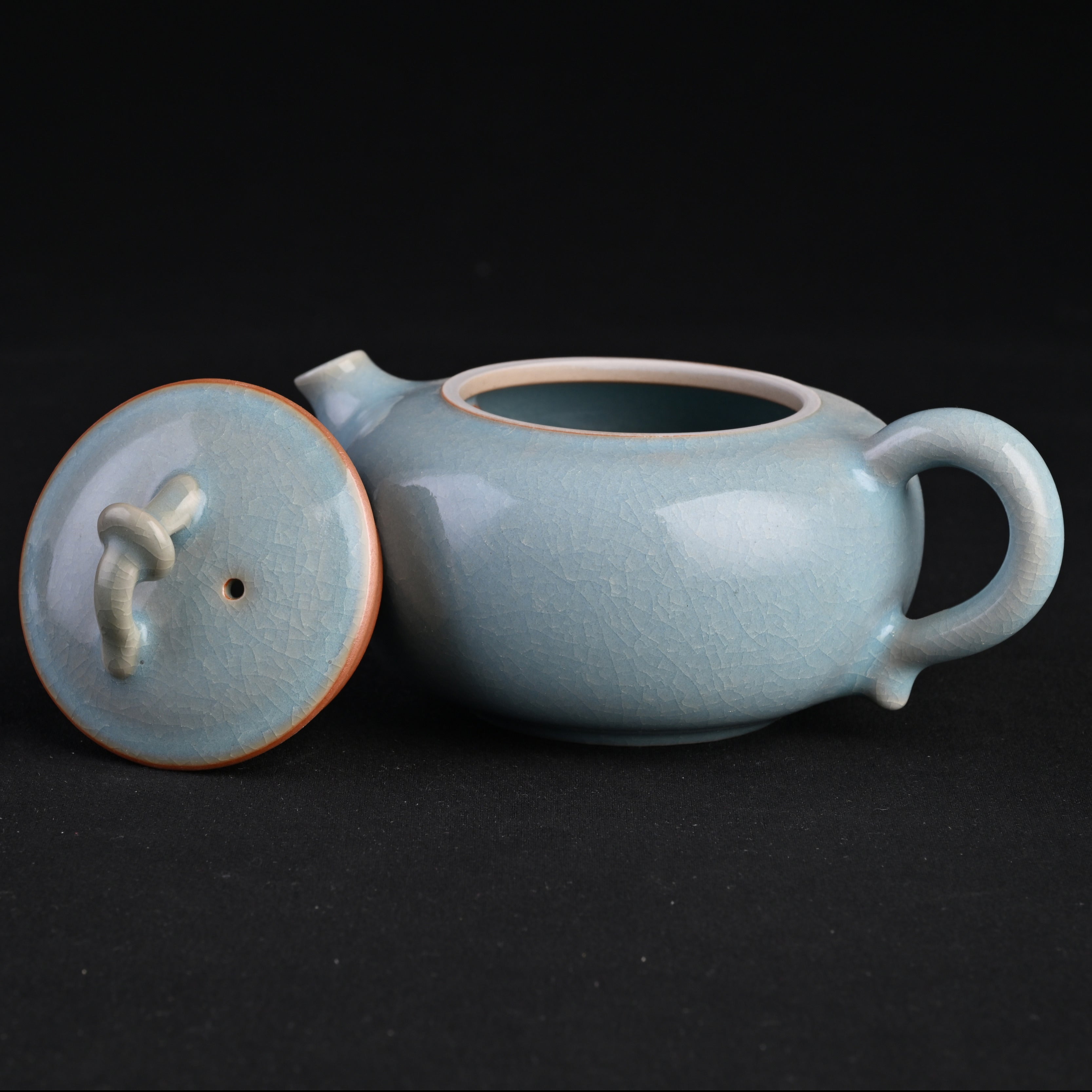 Natural Mineral Sky-Blue Glaze Spout Teapot