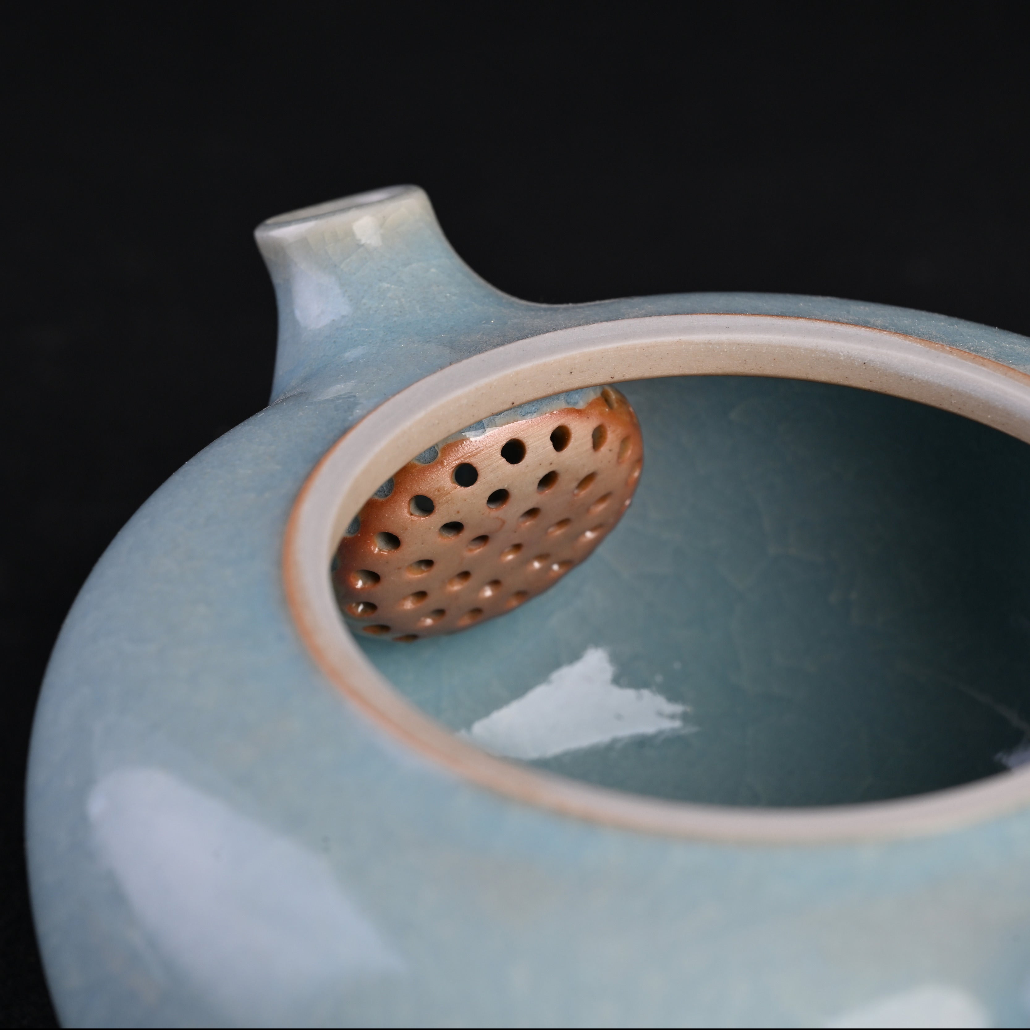 Natural Mineral Sky-Blue Glaze Spout Teapot