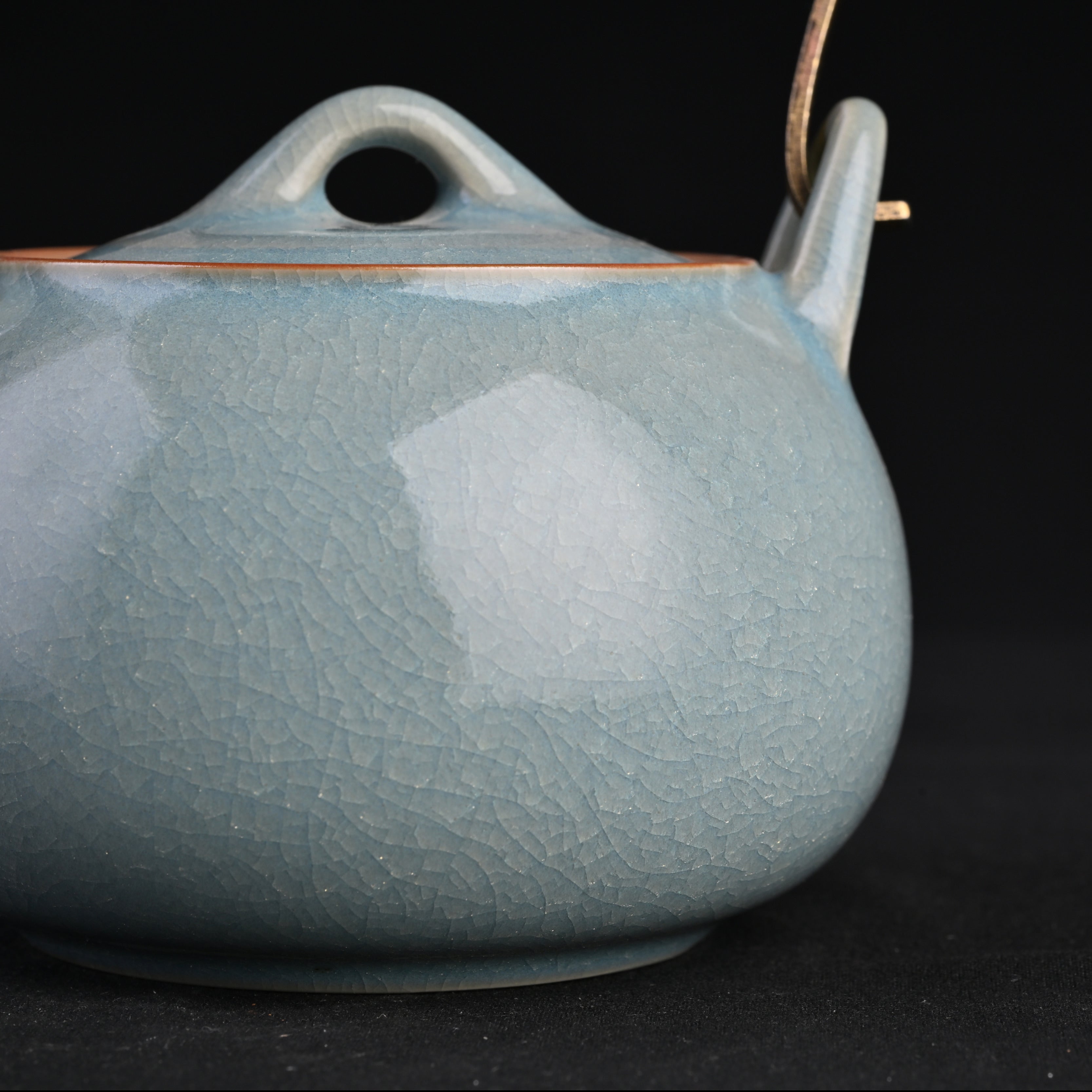 Natural Mineral Sky-Blue Glaze Handmade Teapot with Handle