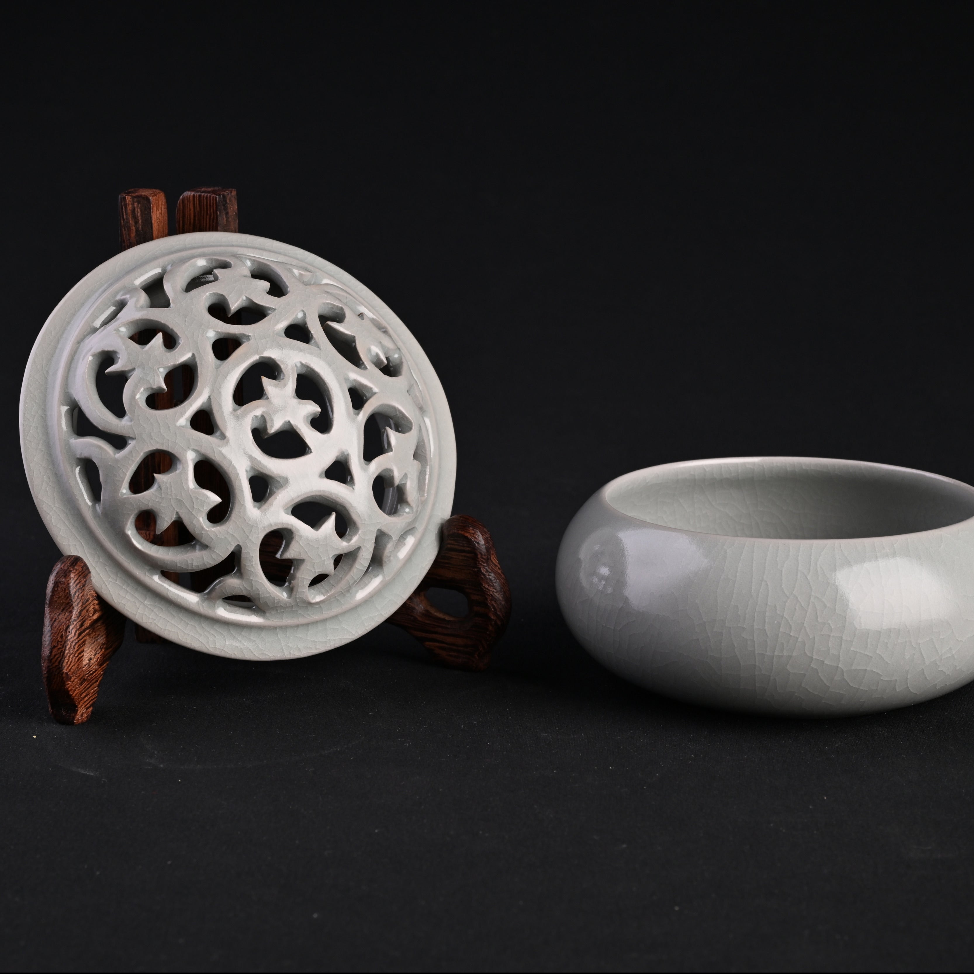 Re-fired Moon White Glaze Grass-Pattern Incense Burner