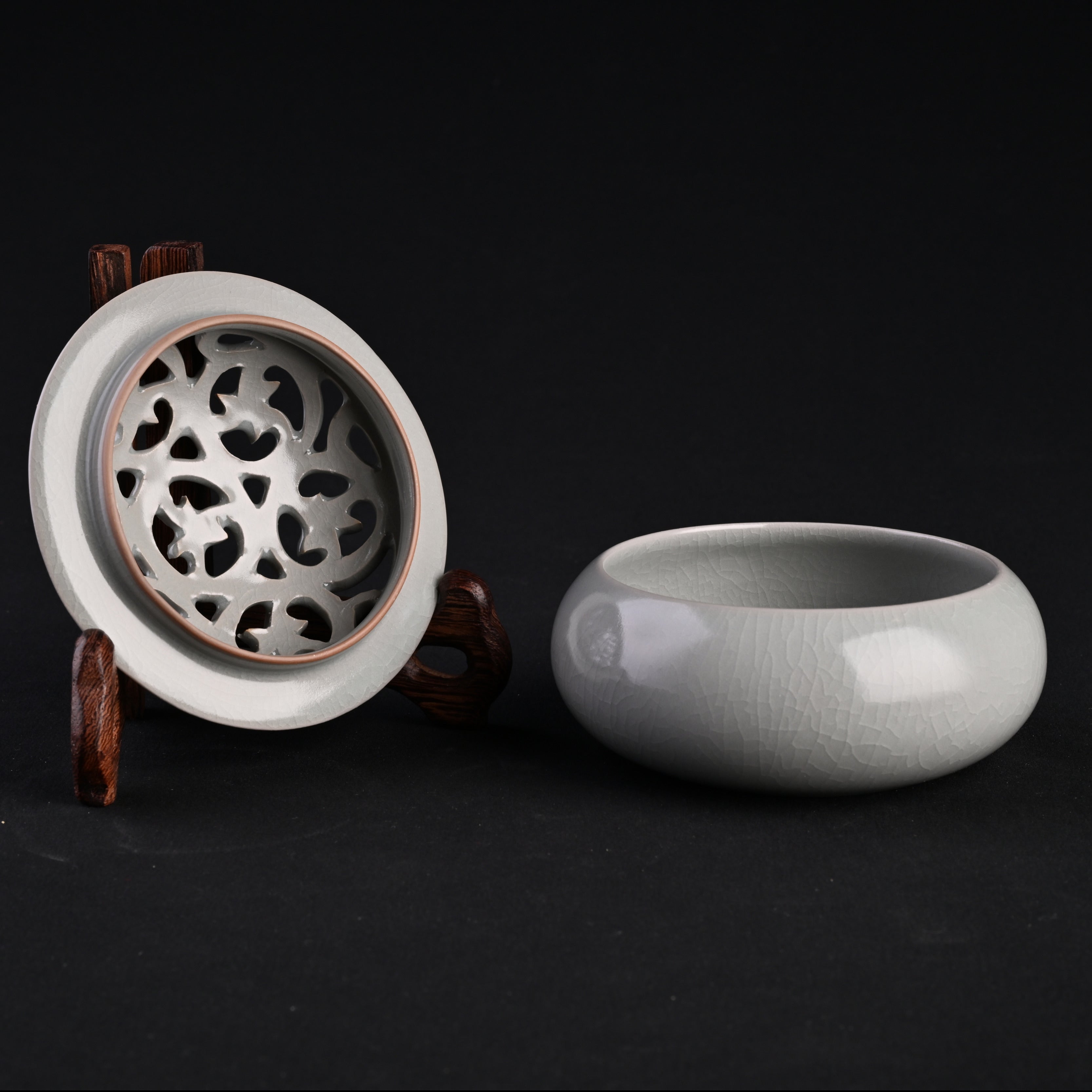 Re-fired Moon White Glaze Grass-Pattern Incense Burner