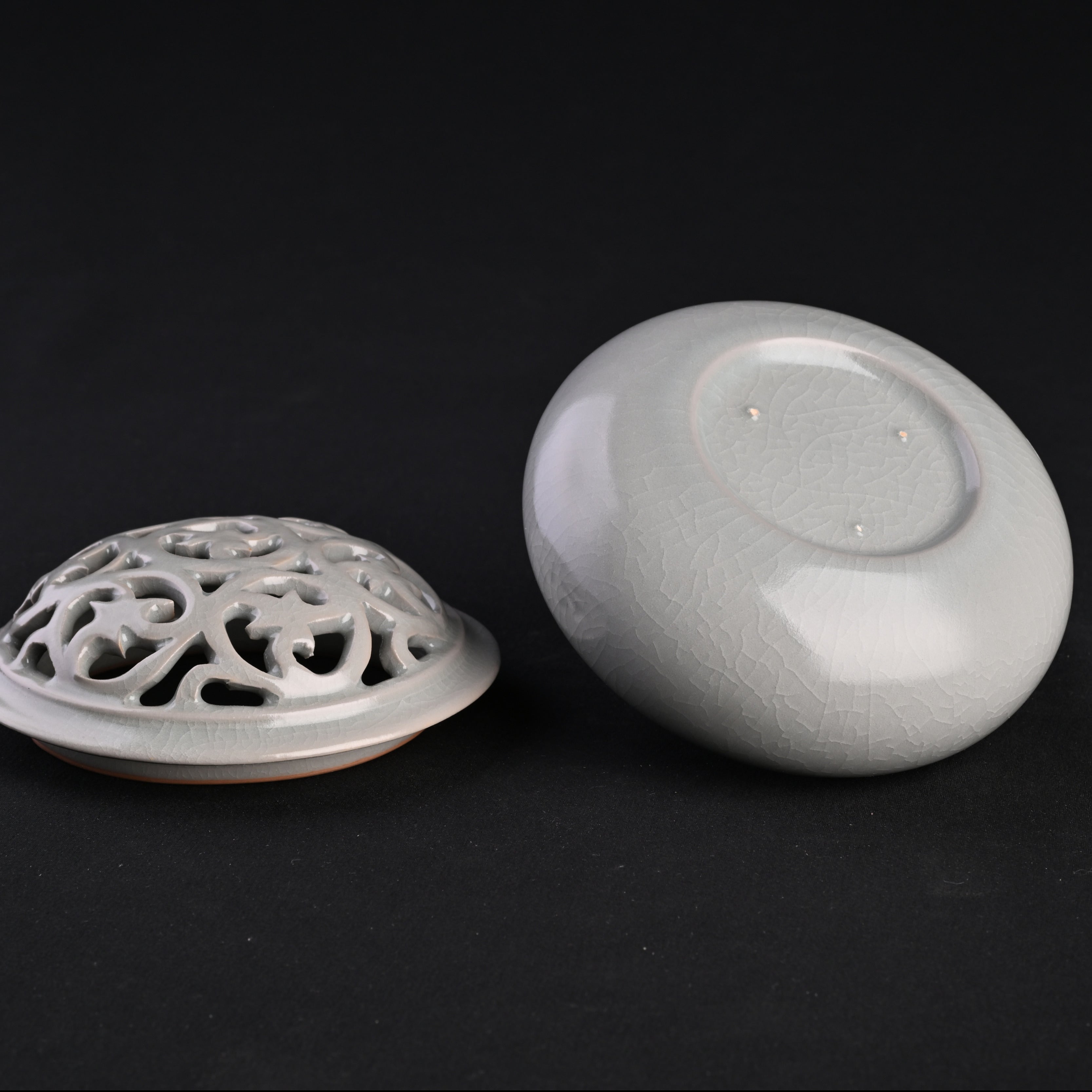 Re-fired Moon White Glaze Grass-Pattern Incense Burner