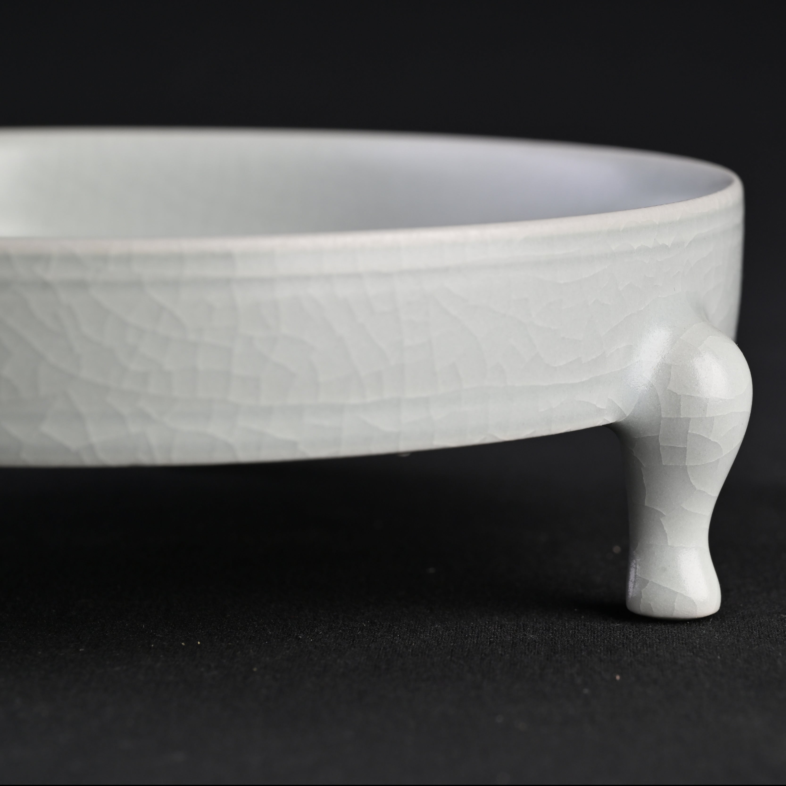 Re-fired Moon White Glaze Three-legged Basin